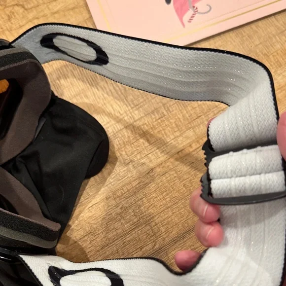 Oakley Prizm Ski Goggles - Picture 3 of 4